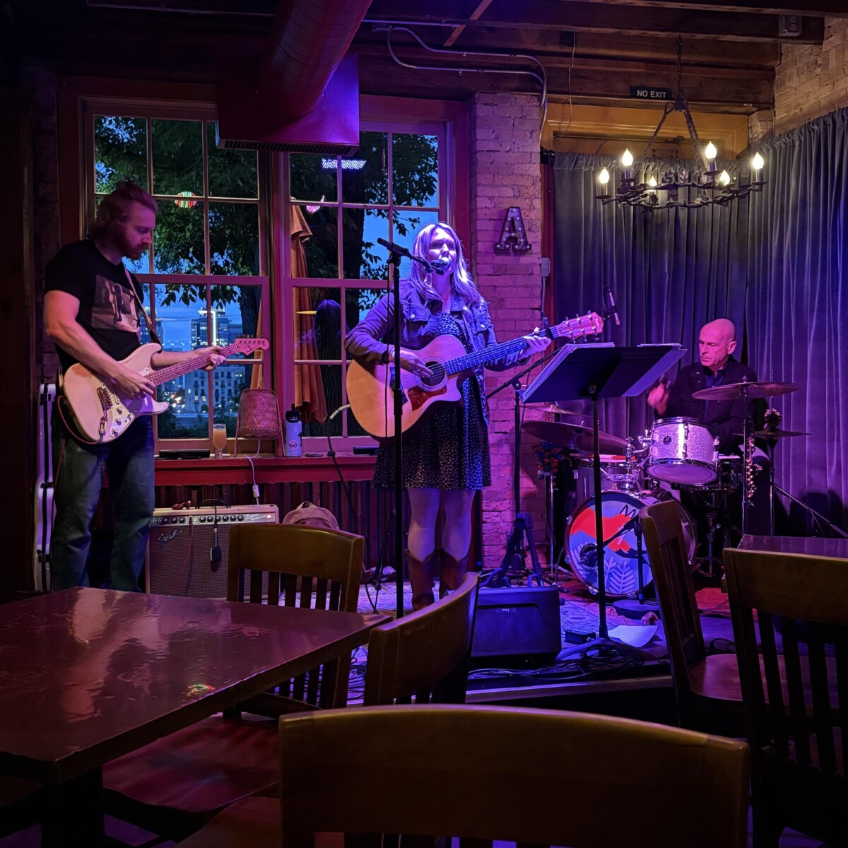 Caitlin Robertson & Wildrose Fox Concert 2/7/26